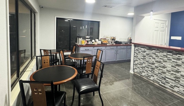 Xecutive Inn and Suites