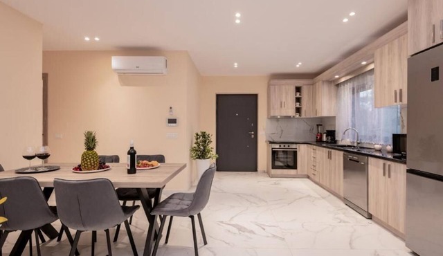 Xenessa Elegant Villa, 4-Bedroom Private Pool Retreat