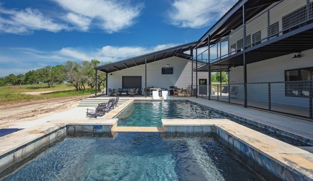 Xenia Creek Barndo l hot tub l pool l Valley Mills, Clifton, Waco, Gatesville