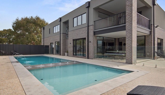 Xenia of Cowes - Stunning property with a pool