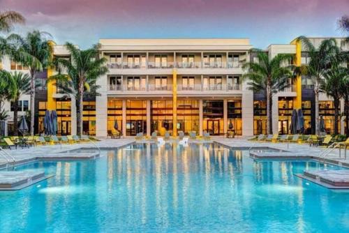 XL 1BR 2-King Beds Near Mayo Pool Gym Workspace