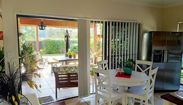 XL Popular Retreat on River near Warner Brothers Theme Parks