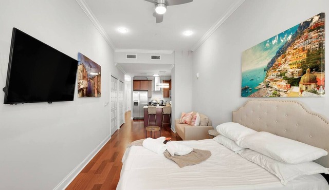 XL Studio - Studio with Pool & Scenic Rooftop