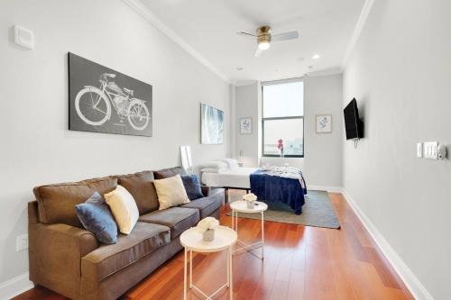 XL Studio - Stylish Studio with Rooftop Pool