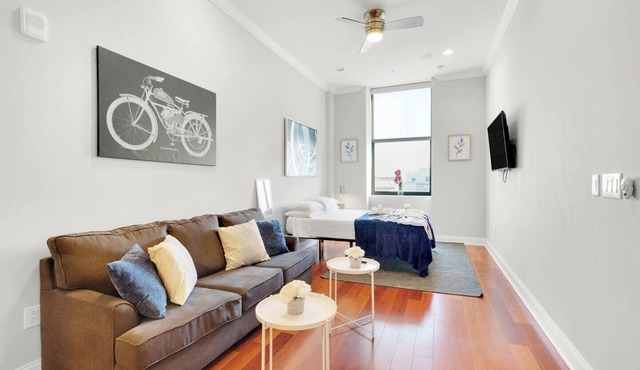 XL Studio - Stylish Studio with Rooftop Pool