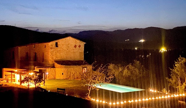 XV century farmhouse, rural house, no neighbors, swimming pool, barbecue, fireplace.