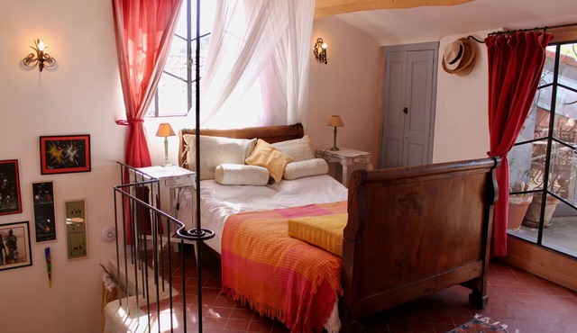 XVII century town house with a studio apartment