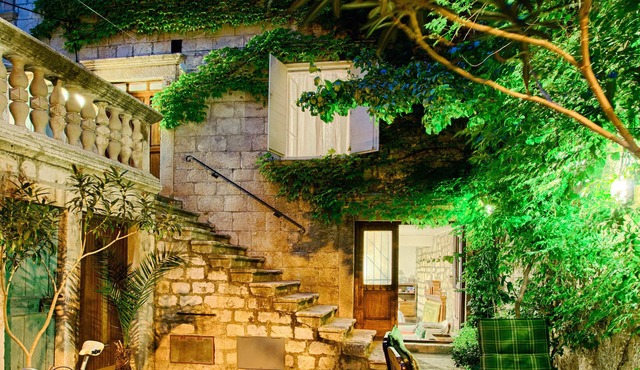 XVIII century stone house, next to the beach, in Komiza (Vis)