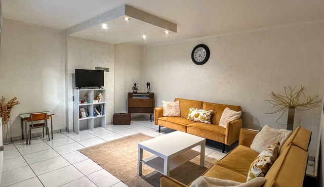 XXXL town house village center