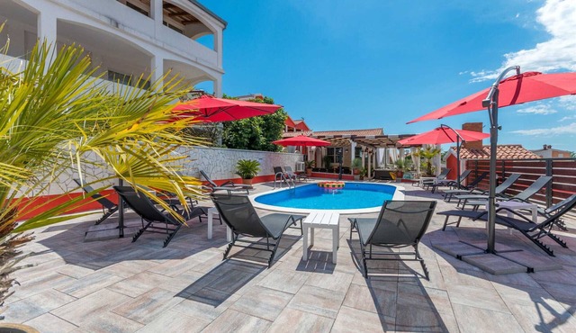 XXXL Villa Ancora with heated pool and jacuzzi, for 24 guests