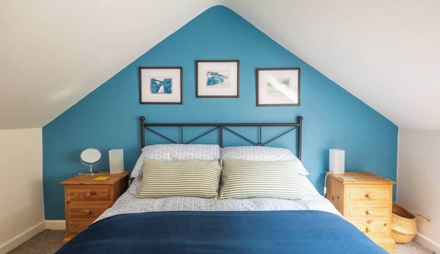 Y Bothy · Riverside Bothy In Heart of Scenic Harbour Village