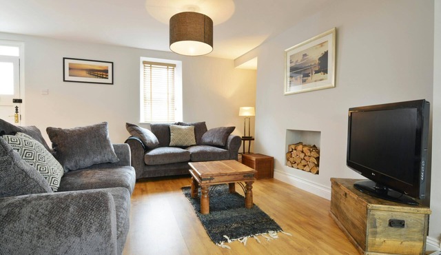 Y Bwthyn, Aberaeron - Two Bedroom Cottage, Sleeps 4