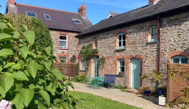 Y Bwthyn, Bohemian bolthole with log burner