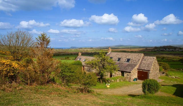 Y Bwthyn, Fishguard - Three Bedroom Cottage, Sleeps 6