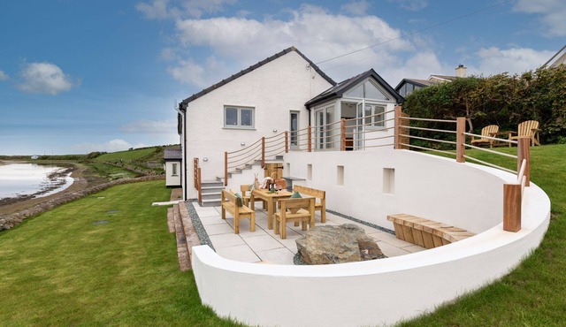 Y Cei: 4‑Bed Beach House Sleeping 8 in Aberffraw | Managed by Anglesey Holiday Lettings