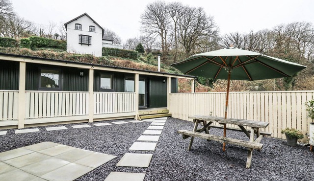 Y FELIN - CELYN, pet friendly, character holiday cottage in Borth