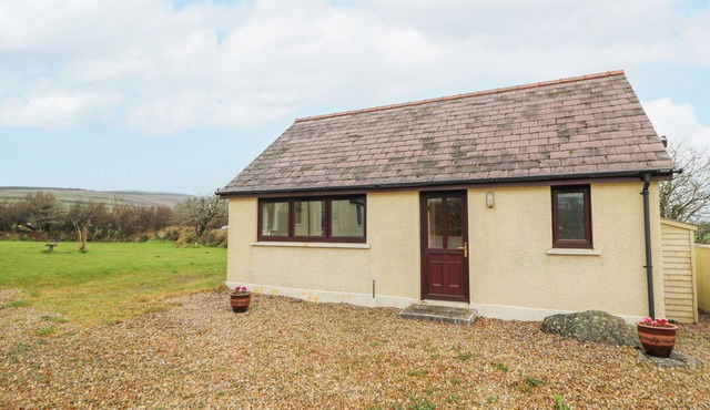 Y GWEITHDY RHOS EIRIN, romantic, with a garden in Maenclochog