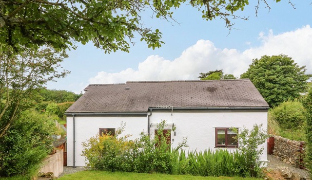 Y RHANDY, family friendly, with a garden in Newborough