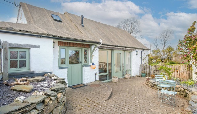 Y Sied, Holiday Cottage Newport, Sleeps 2, 1 bedrooms, bathrooms