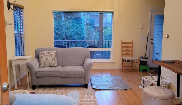 Yachats Beach Cottage - 5 min walk to the ocean.