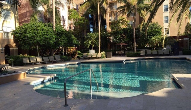 Yacht Club Apartment at Aventura ~ Beautifully updated ground floor poolside