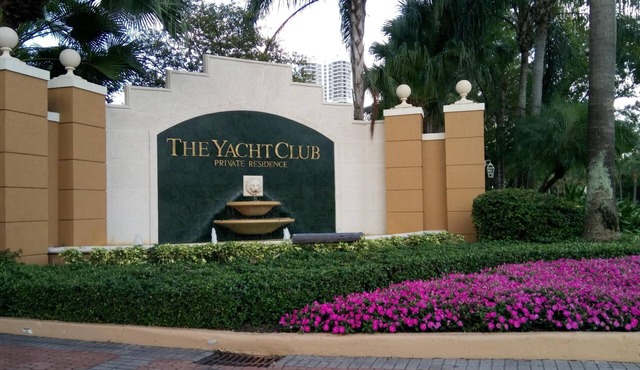 Yacht Club Aventura 2 BR + 2 BA Completely NEW and equipped Apt