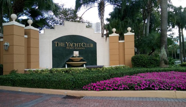 Yacht Club Aventura 2BR + 2BA