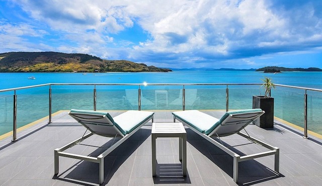 Yacht Club Villa 20, Beautiful Ocean Front Villa on Hamilton Island