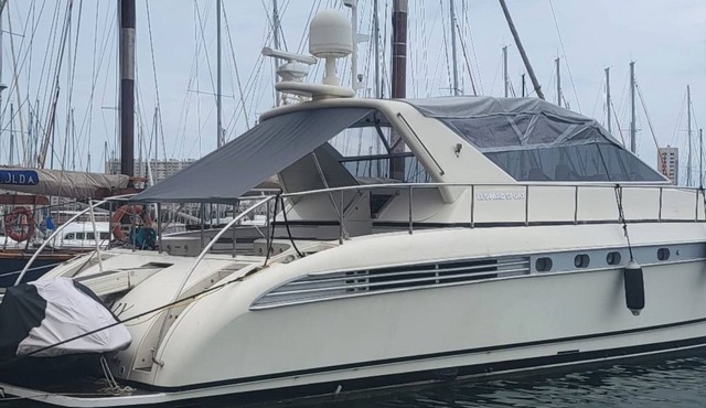 Yacht Dans la Baie de St Tropez