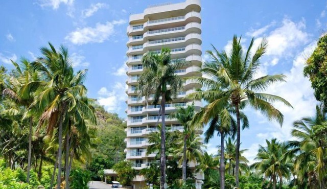 Yacht Harbour Tower 2 - Central location, oceanviews, golf buggy and transfers