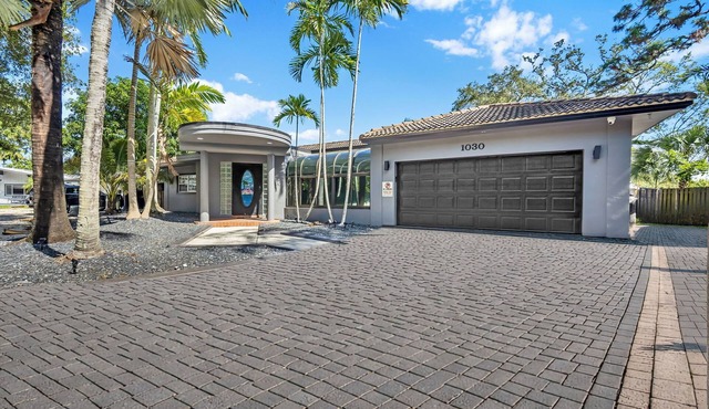 Yacht Riverbend Retreat – Waterfront Villa + Pool in Downtown Fort Lauderdale