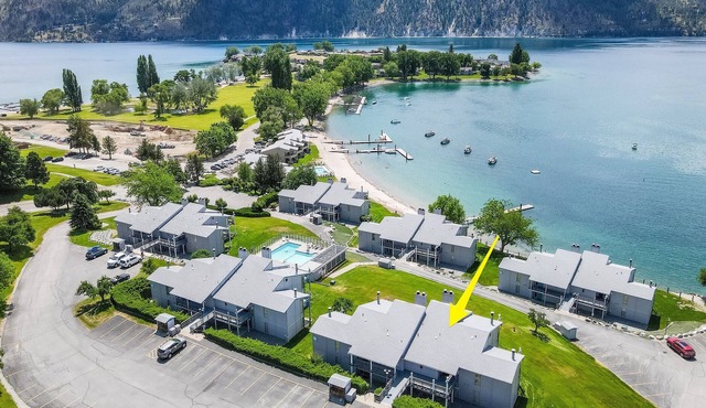 Yacinde G3 Panoramic Poolside and Mountain Views
