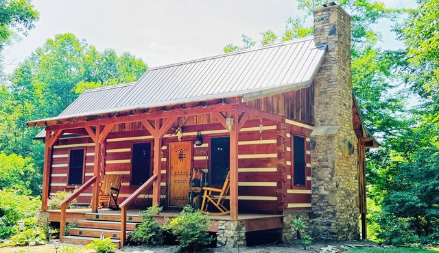 Yadkin River Lodge-cozy stay on the bluffs overlooking the Yadkin River.
