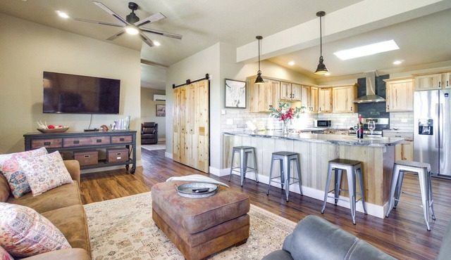 Yak Ranch w/Mountain Views, Near Wellington!