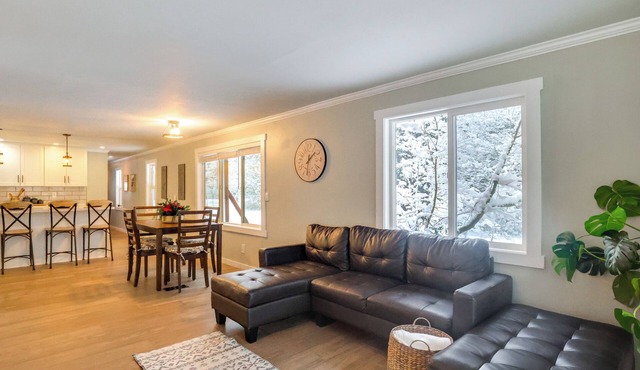 Yakima Riverfront Retreat! Cozy Cascades Cabin