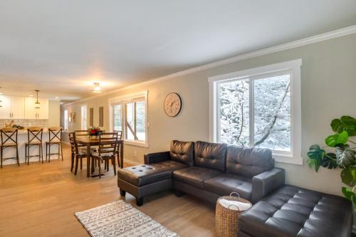 Yakima Riverfront Retreat! Cozy Cascades Cabin