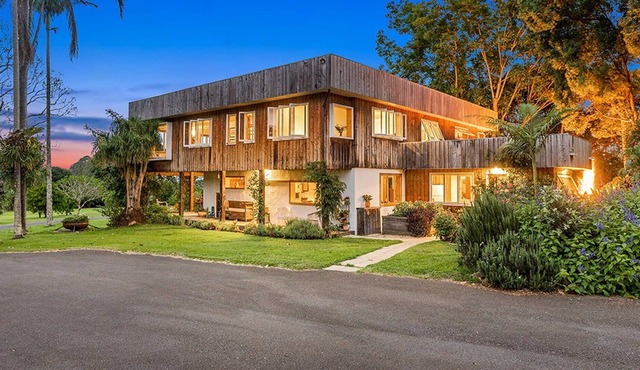 Yalbaruba, Byron Bay