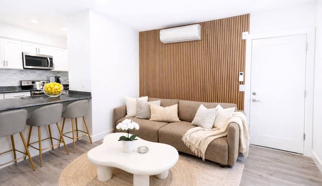 Yale Getaway | King Bed | Central Location