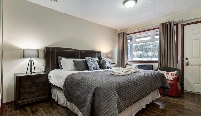 Yam 27/28 - Upper 2 Bedroom K/Q