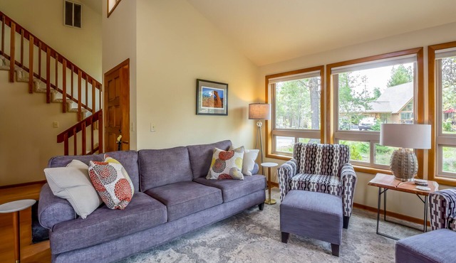 YANK01 - Cozy Home, Gas Fireplace, Dog Friendly