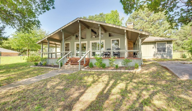 Yard, Deck & Fire Pit: Cedar Creek Reservoir Gem