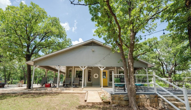 Yard, Dock & Boat Slip: Lake Bridgeport Cabin!