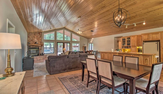 Yard, Grill & Games: Spacious Cabin in Lakeside!