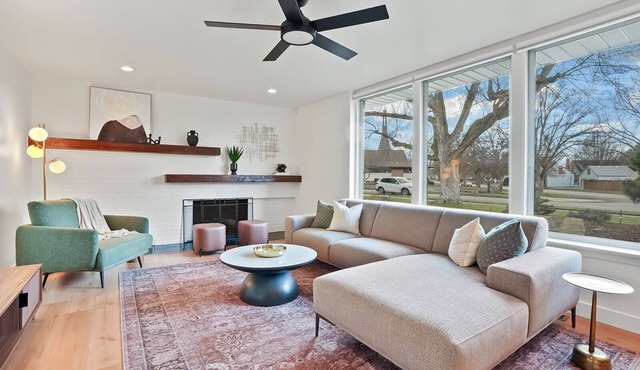 Yard w/fire pit & grill, king bed, light filled