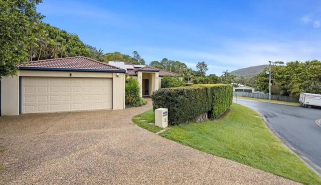 Yaroomba Home Close to Beach, Rainforest and Golf