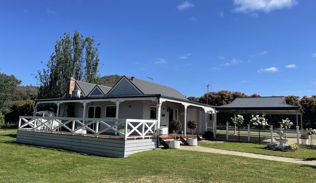 Yarra Fox Farm Farmstay in the heart of the Yarra Valley winery region.