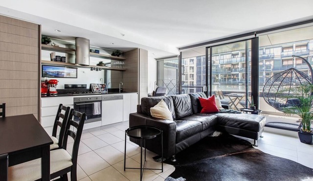 Yarra Mirage Urban Chic meets Cosy Retreat