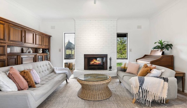 Yarra Valley farmstay - wine & views !