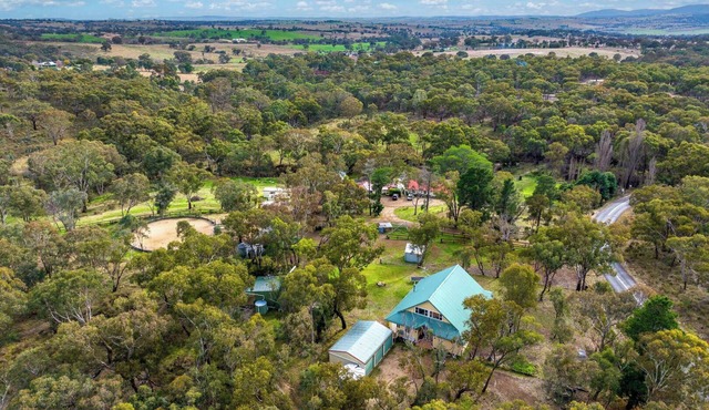Yarrabin Holiday Country Retreat - whole complex and cabin. Minimum guests is 10