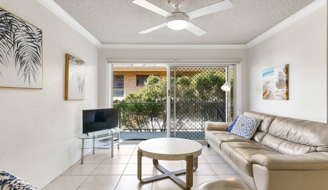 YARRARA #6 | Short walk to beach, shops, cafes | Accom Holidays